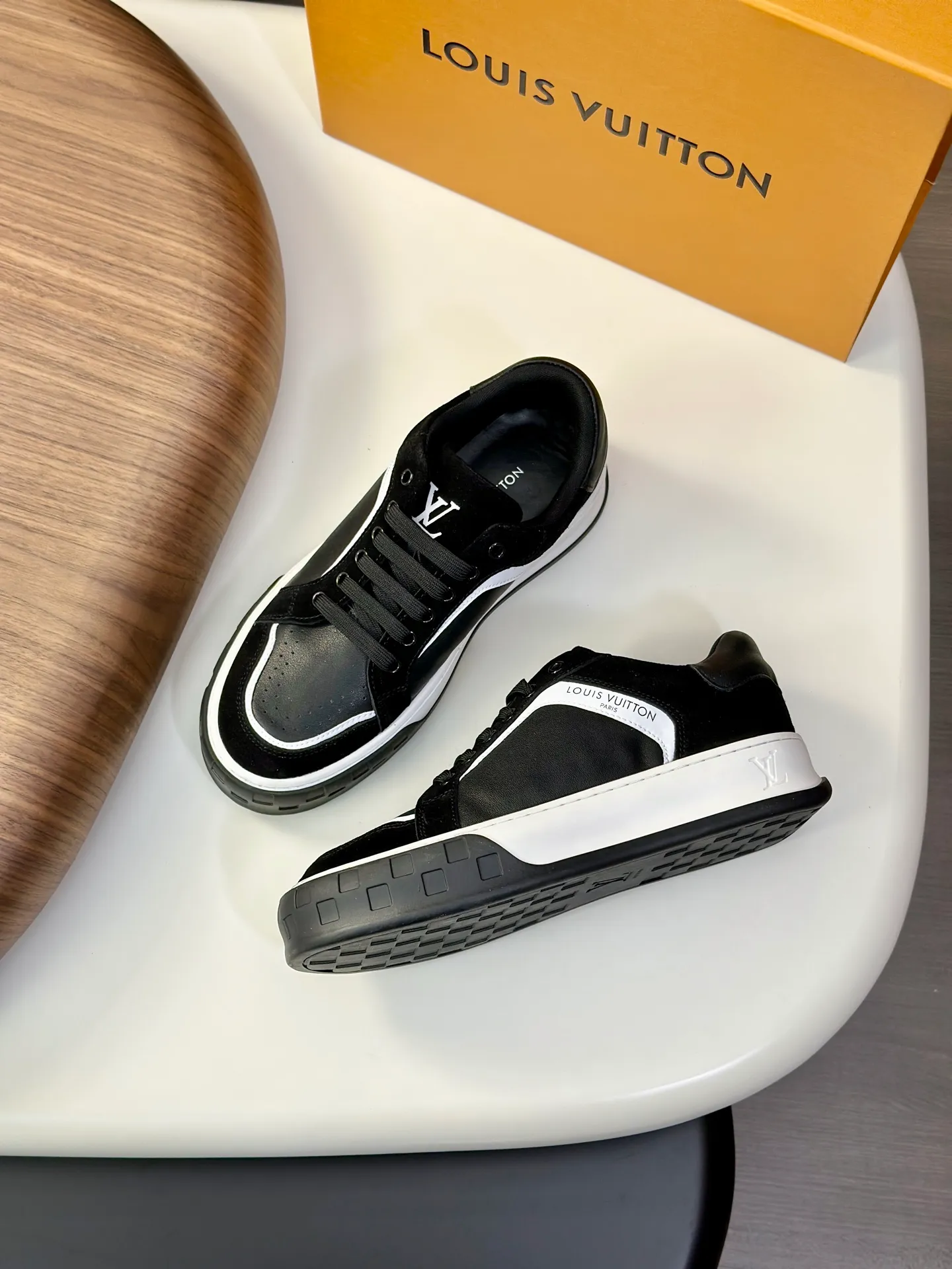 Men's shoes💰740 Lv 🔍Top purchasing agent🇮🇹 Louis Vuitton, the sports sneaker counter is synchronized, the uppers are imported from Italy, high-quality splicing colorful and complex crafts, the imported mesh padding is soft and comfortable, soles: original soles specially provided by the original factory, T men's men's shoes 💰U exclusive movable molded soles are super comfortable, original factory and single goods, 🔍🔍high quality, you can enter and leave the counter at will, welcome to compare, code number 38-44 (customized 45)